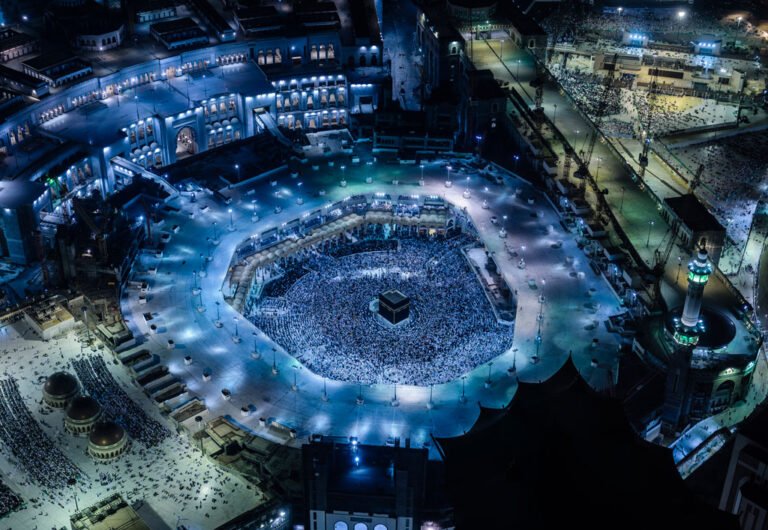 Travel to Saudi Arabia - Mecca, Saudi Arabia at night