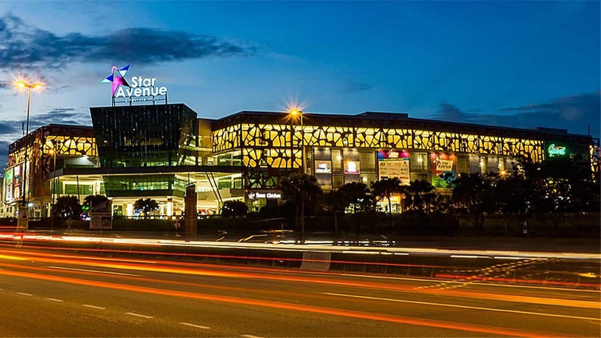 Shopping in Saudi Arabia - Stars Avenue Mall - Jeddah