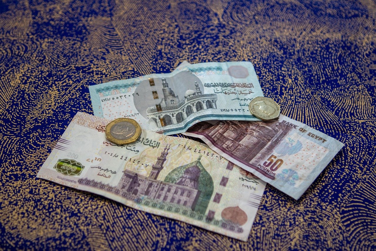 Payment Methods and Currency Exchange for Shoppers in Cairo