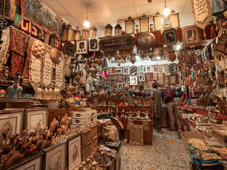 Negotiation Tips for Shopping in Riyadh's Souks