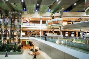 kingdom centre mall in Riyahd -food court